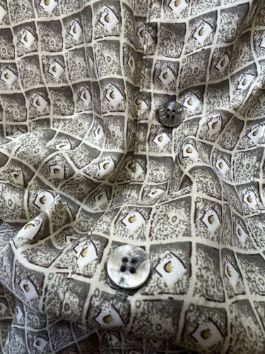 Summa Men Shirt Size L Beige THIN Silk Nylon All Over Print Short Sleeve - thriftgoblin
