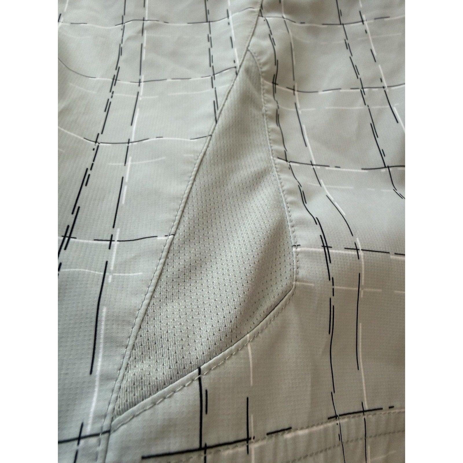 The North Face Women’s Shorts Size Large White Gray Plaid Zip Pocket Hiking - thriftgoblin