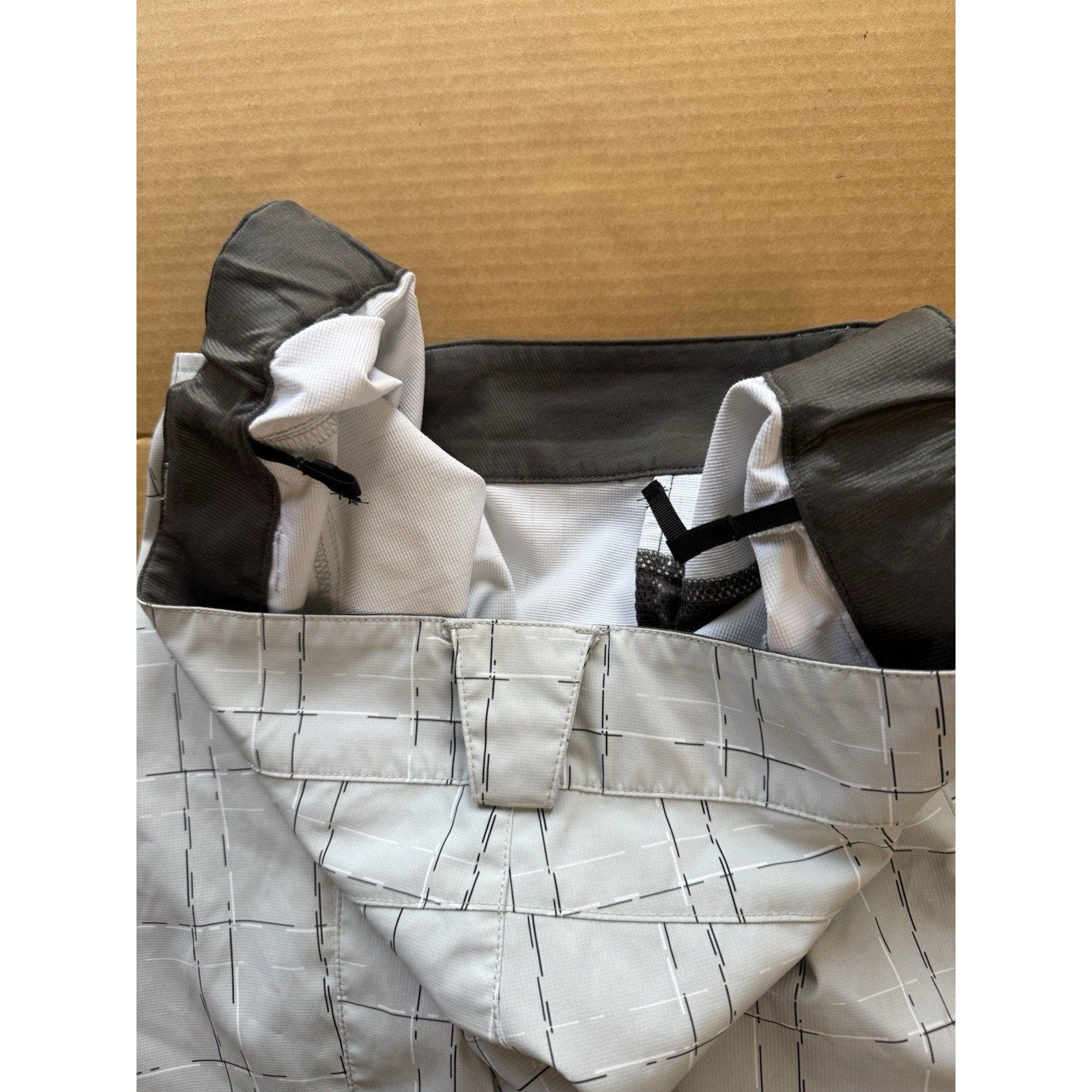 The North Face Women’s Shorts Size Large White Gray Plaid Zip Pocket Hiking - thriftgoblin