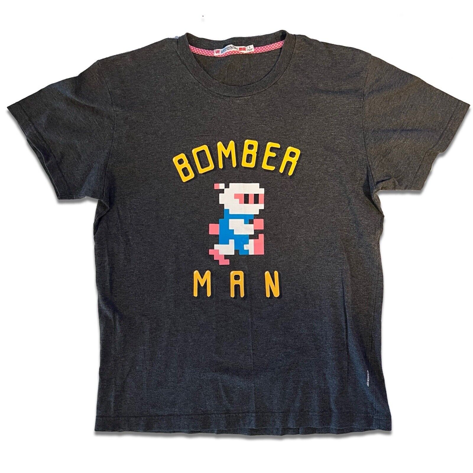 UNIQLO Bomber Man RARE Short sleeve shirt Mens Small Solid Front Graphic Hit - thriftgoblin