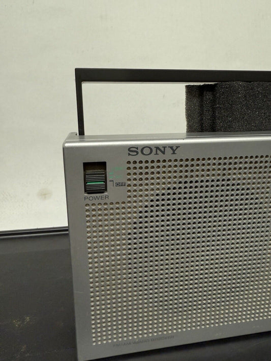 Vin Sony FM/AM 2 Band Receiver ICF - 710W, AC 120V 60Hz 4W, In Silver Tested Works - thriftgoblin